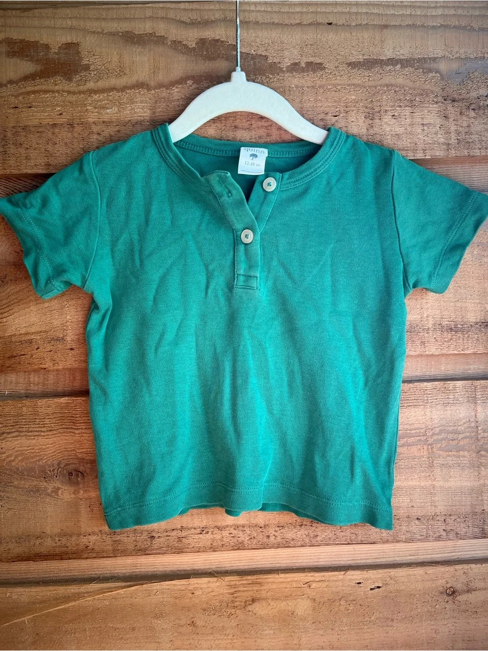 KATE QUINN - Green Organic Cotton Short Sleeve Henley Tee Shirt